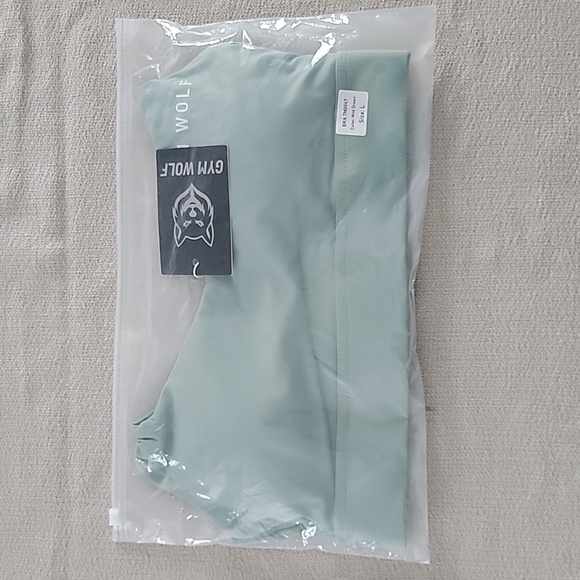 Gym Wolf Sports Bra - Picture 1 of 3